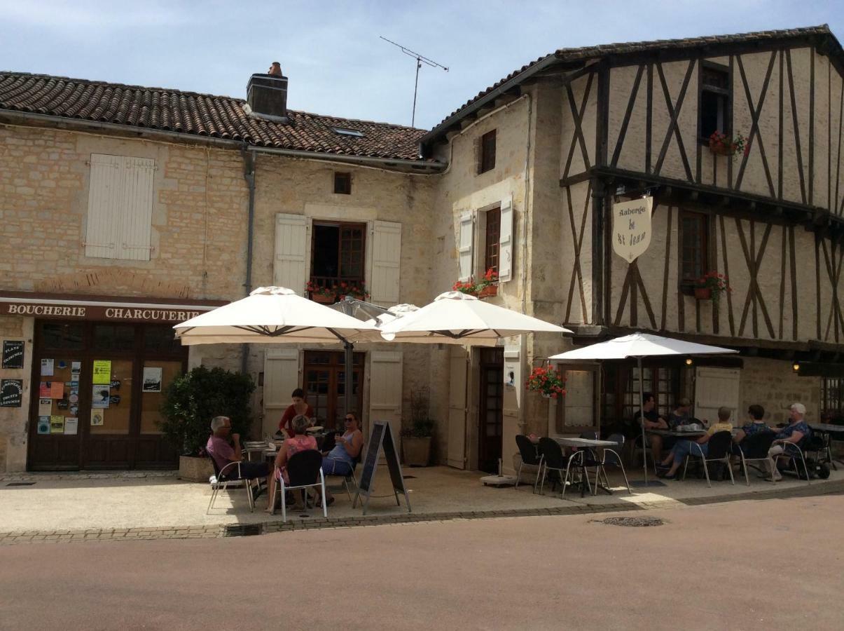 La Vieille Maison Rose Panzió Nanteuil-en-Vallée Kültér fotó