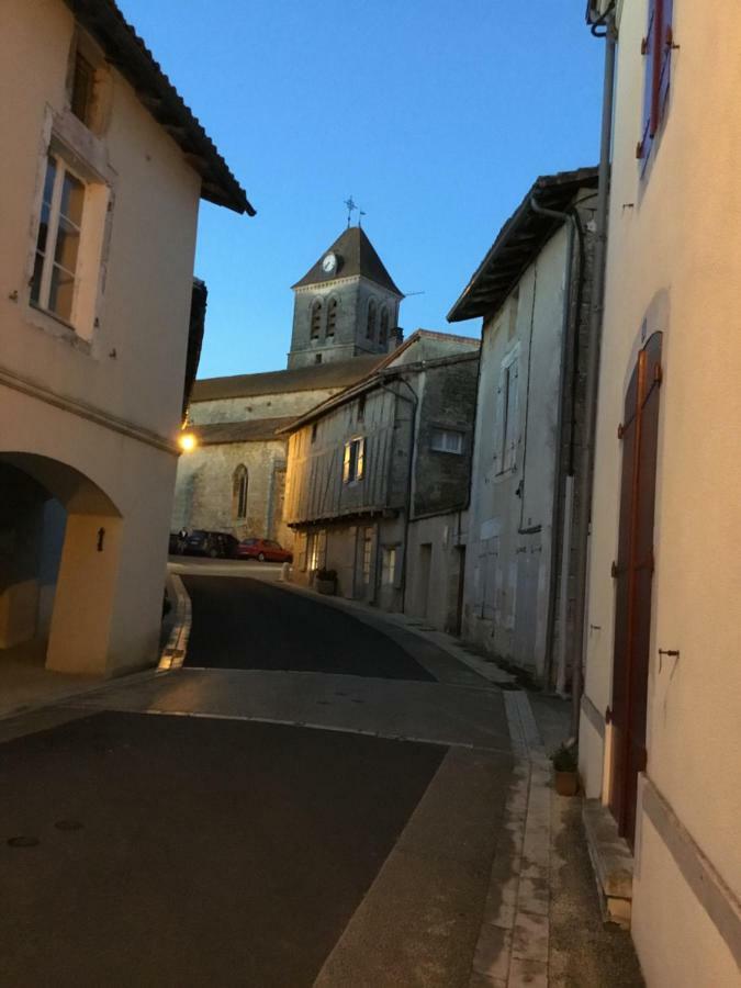 La Vieille Maison Rose Panzió Nanteuil-en-Vallée Kültér fotó