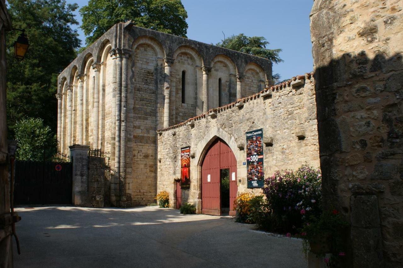 La Vieille Maison Rose Panzió Nanteuil-en-Vallée Kültér fotó