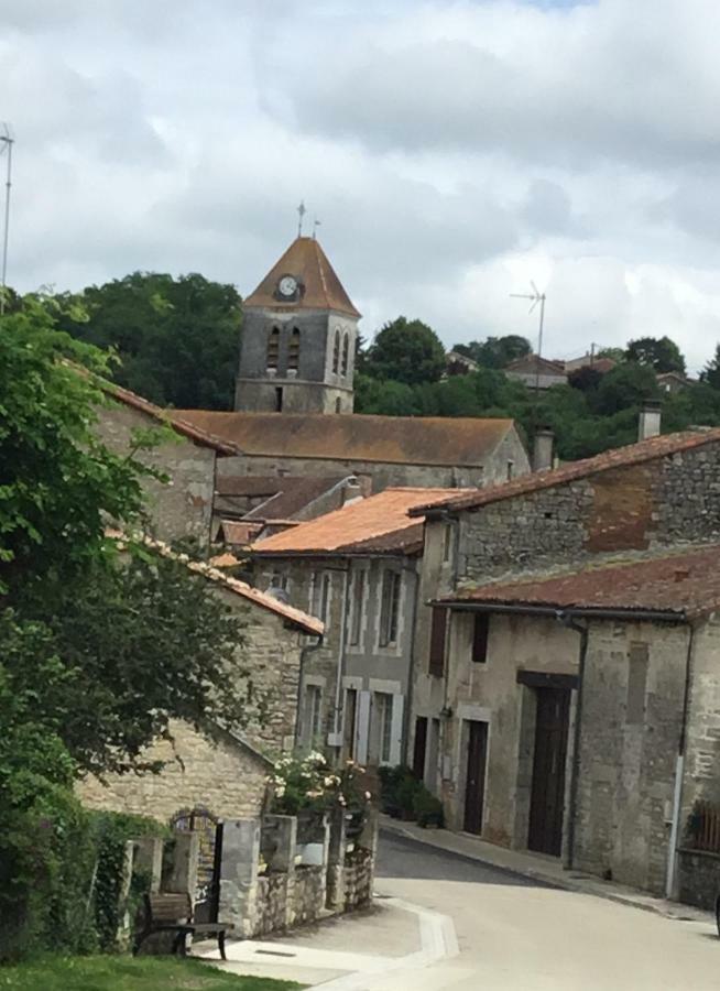 La Vieille Maison Rose Panzió Nanteuil-en-Vallée Kültér fotó