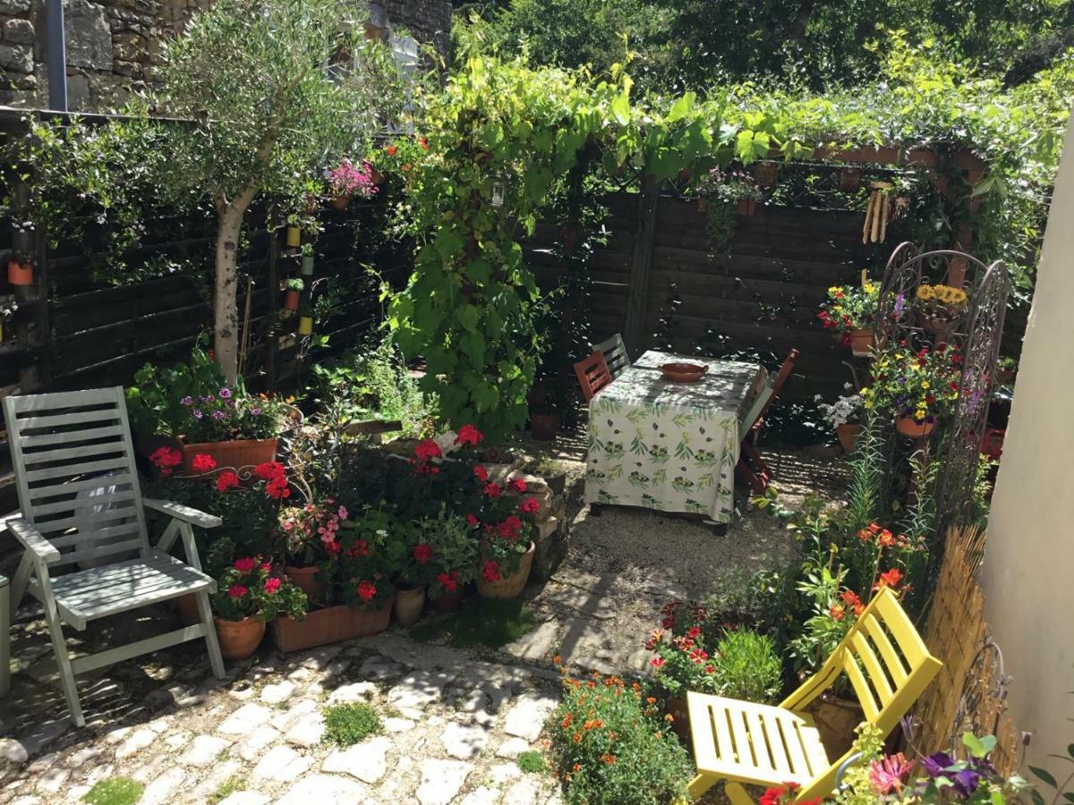 La Vieille Maison Rose Panzió Nanteuil-en-Vallée Kültér fotó